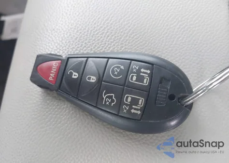 2012 Chrysler Town & Country Touring из США, поврежденный, VIN 2C4RC1BG1CR303667